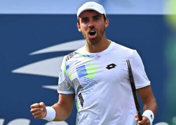 Bonzi Stun Medvedev in Five-Set Thriller to Advance at US Open