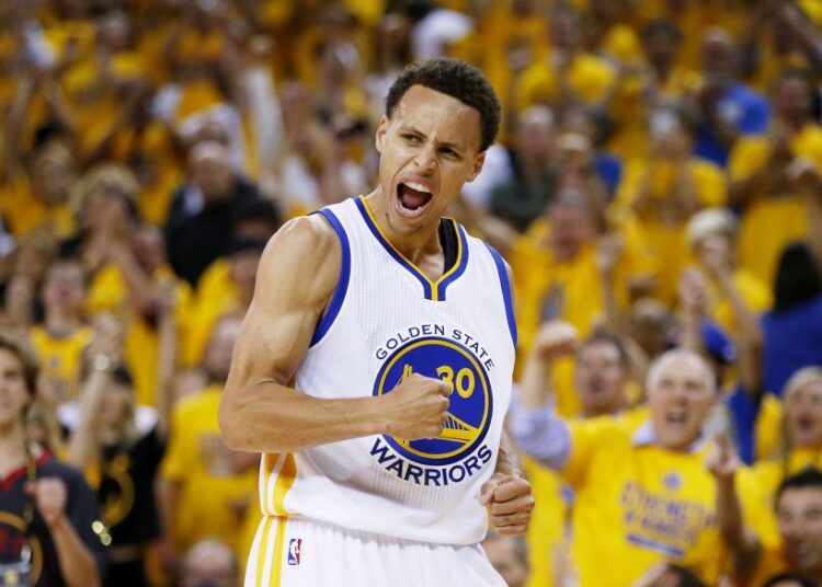 Curry Shines As Warriors Defeat Jazz