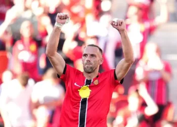 Real Madrid suffered a major blow to their La Liga title hopes as Vedat Muriqi's late winner for Mallorca kept Alvaro Arbeloa's side four points behind Barcelona.