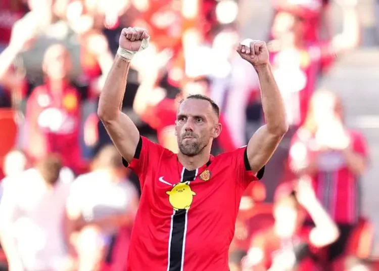 Real Madrid suffered a major blow to their La Liga title hopes as Vedat Muriqi's late winner for Mallorca kept Alvaro Arbeloa's side four points behind Barcelona.