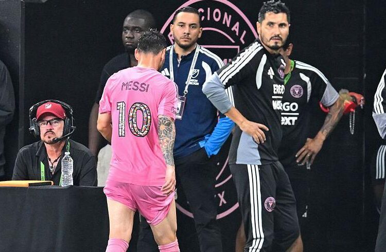 Blow For Argentina As Messi Suffers Hamstring Injury